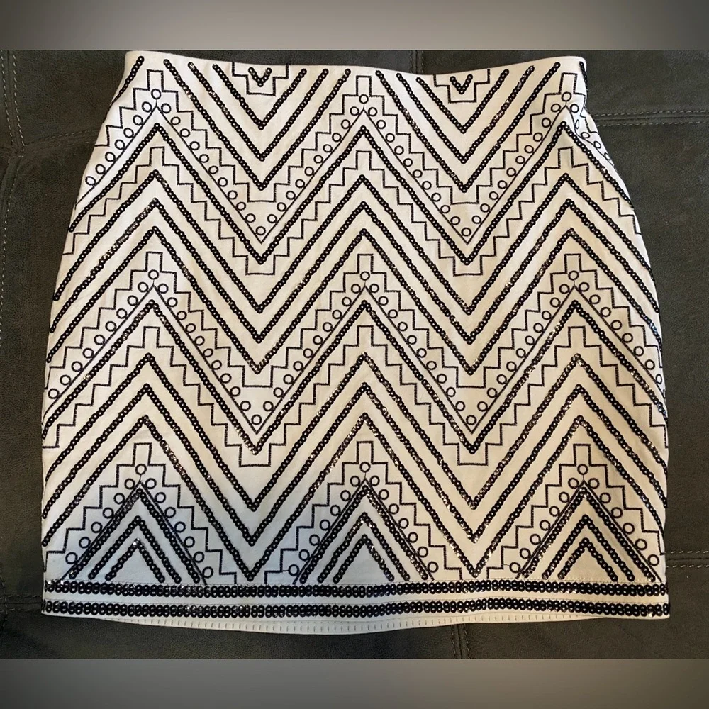 Express Black and White Chevron Mini Skirt SM